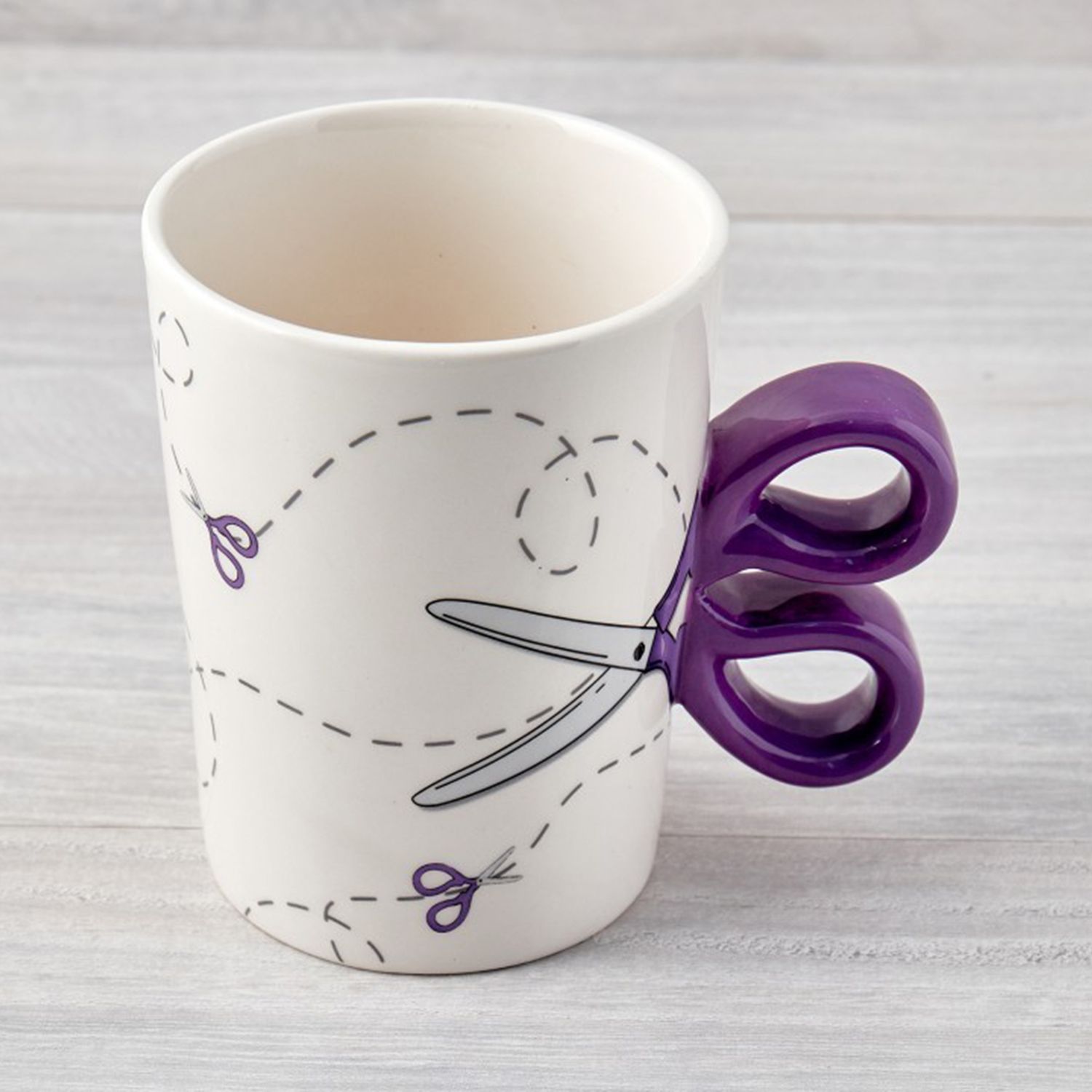 Ceramic mug with motif - ball of yarn and knitting needles