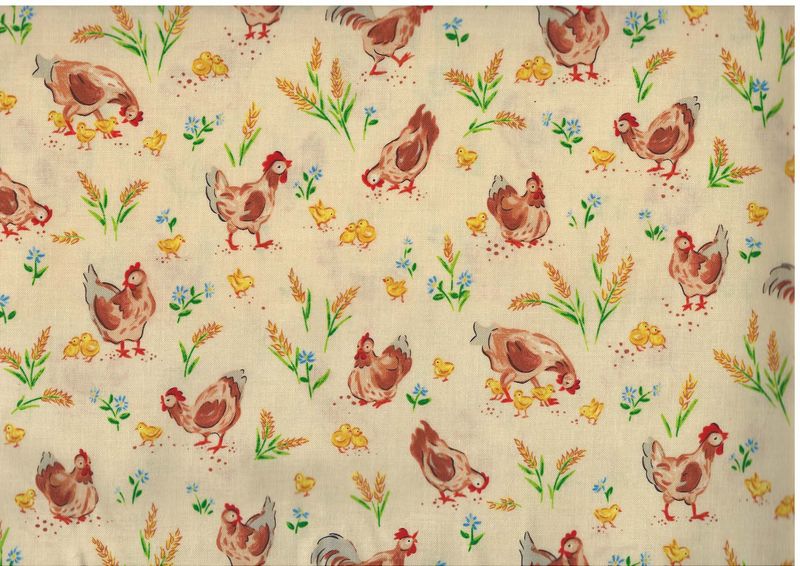 Bomullstyg med höns och kycklingar på ljus botten – patchworktyg med lantligt påskmotiv.