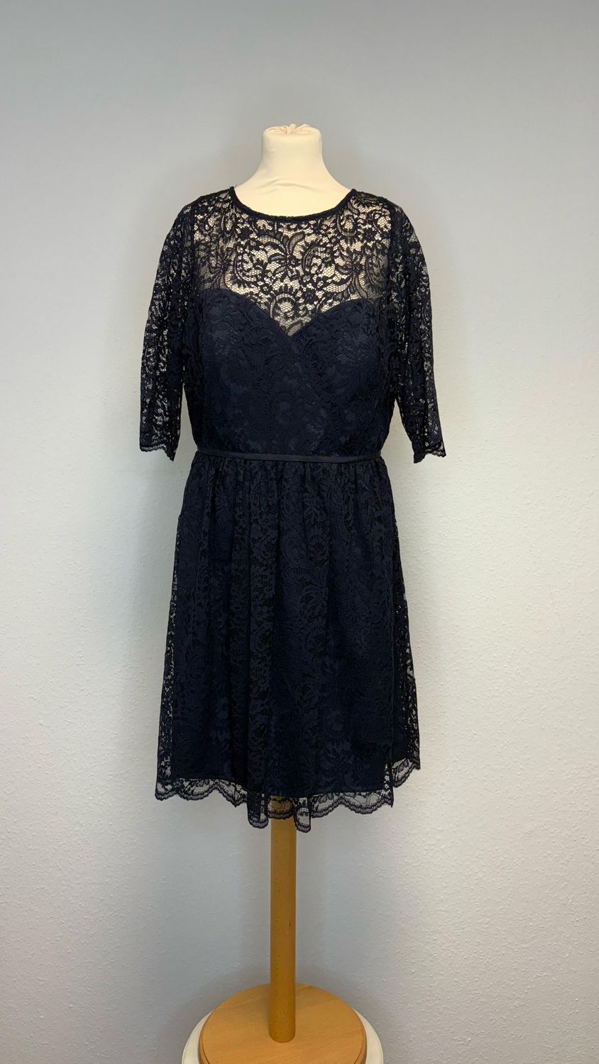 Kleid Schwarz