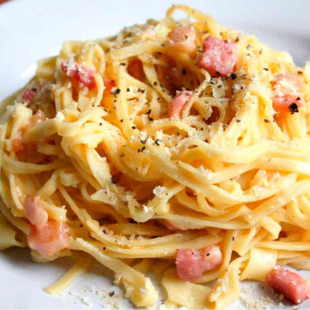 Spaguettis Carbonara con media crema