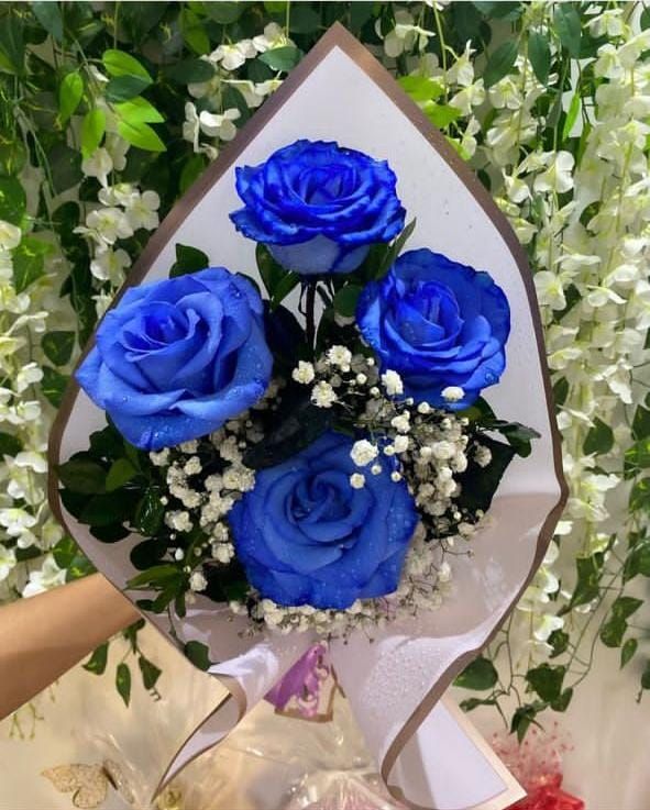 Arreglo de 4 rosas