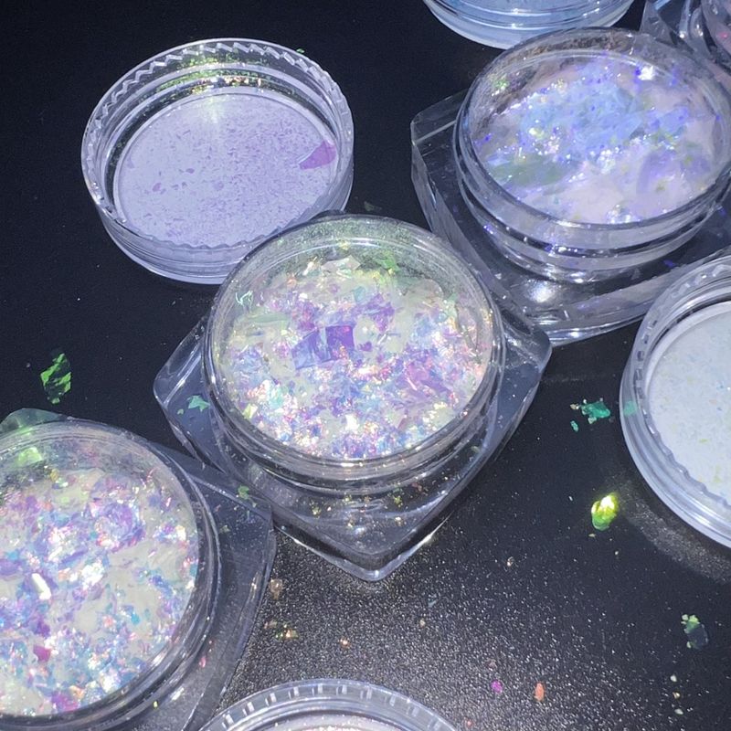 Chameleon flakes