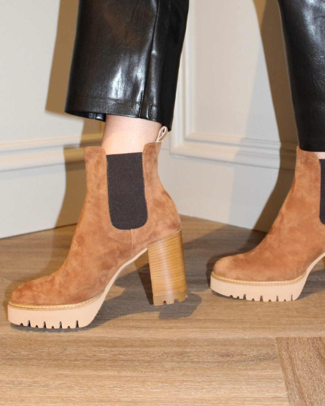 Art. F209T Camoscio Brandy Suede Tan Booties
