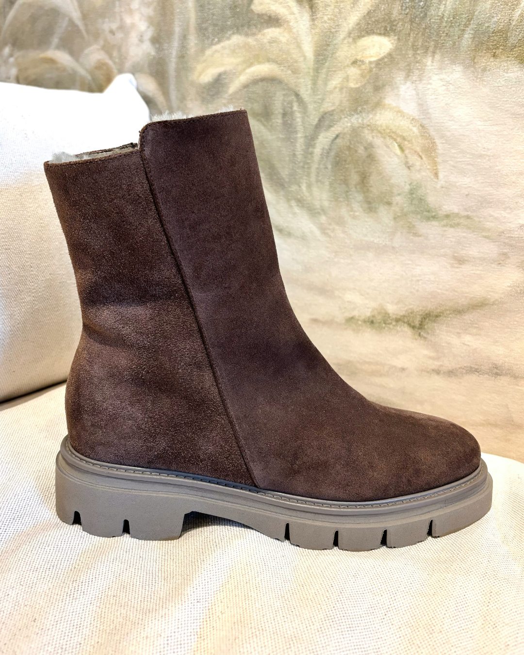 Art. H427T Sensory Quinoa Brown Suede Bootie