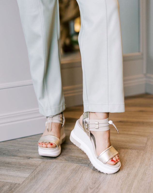 Gold Utility Wedge (Etiole Sand 13606)