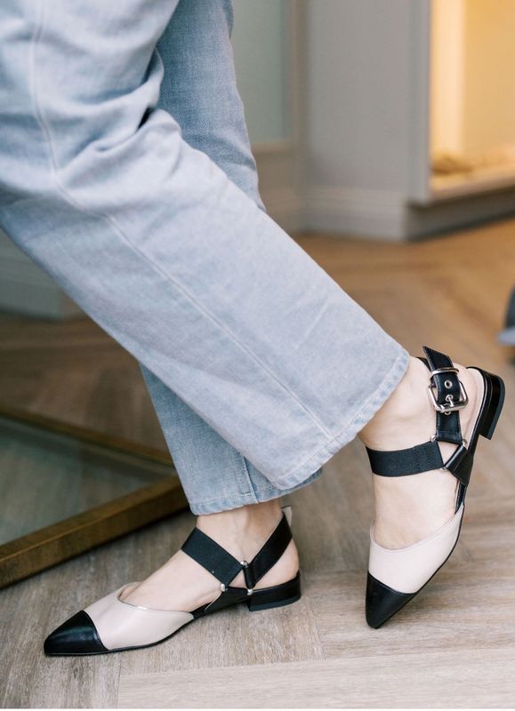 Nero/Ivory Buckle Strap Flat