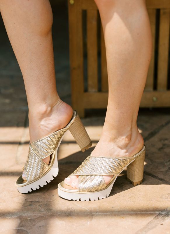 Platino Metallic Criss Cross Heel K524S