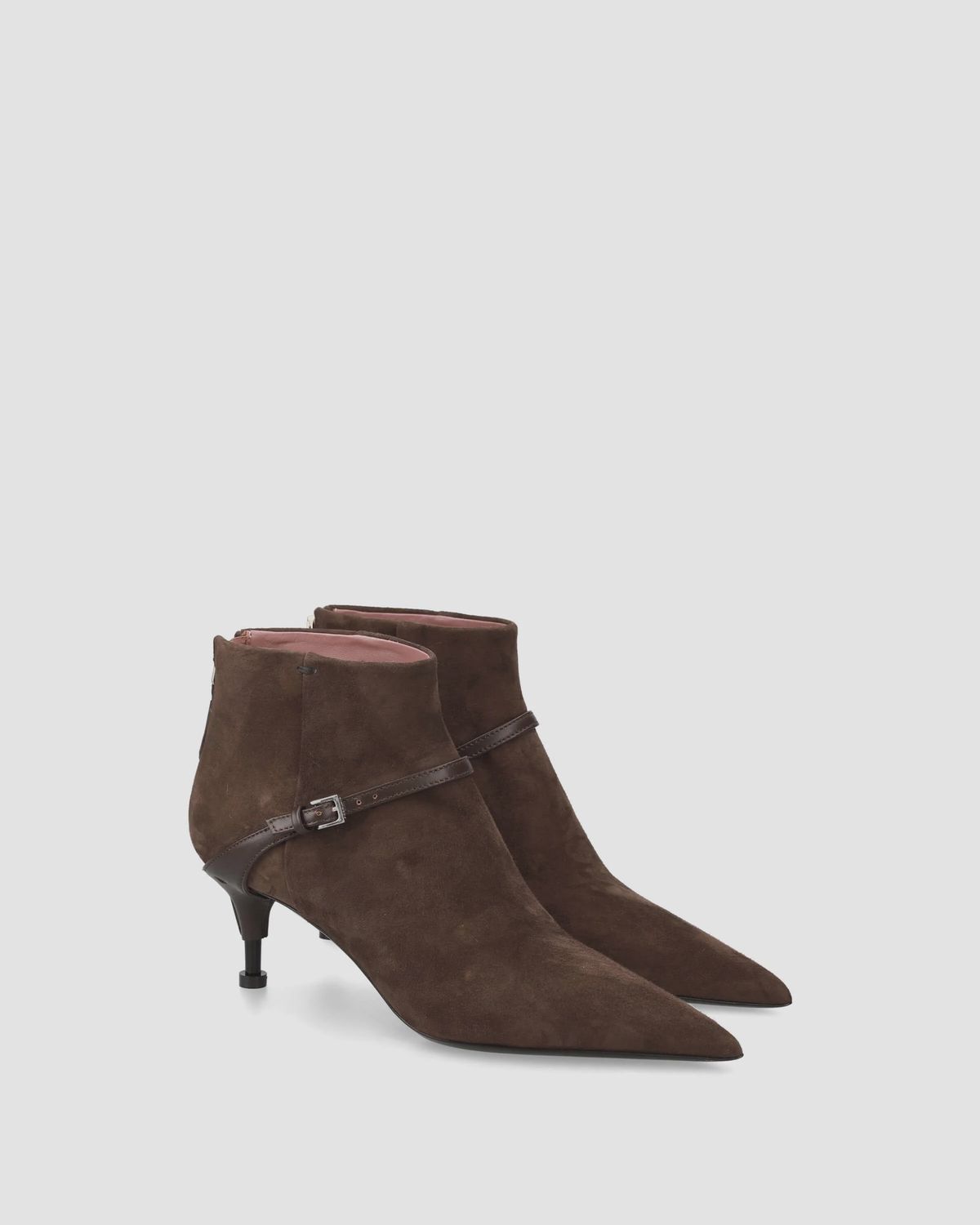 Low Ankle Chocolate Pointed Toe Bootie M7242