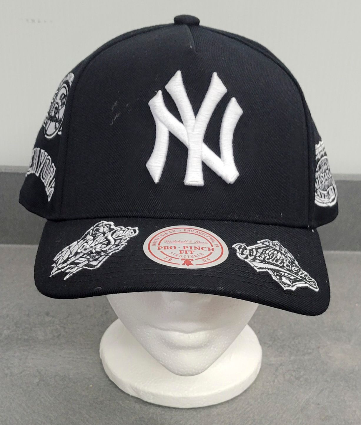 MLB Yankees Moon Hat