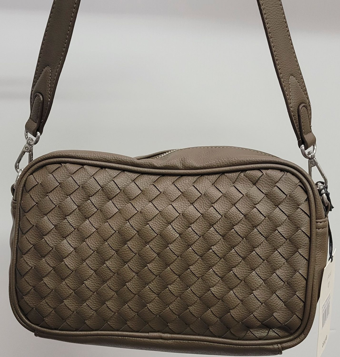 Vei Crossbody