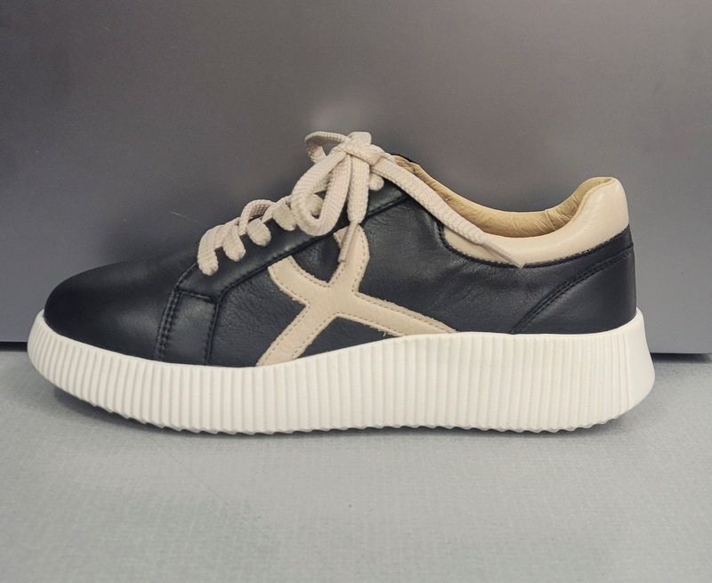 Black Sneaker