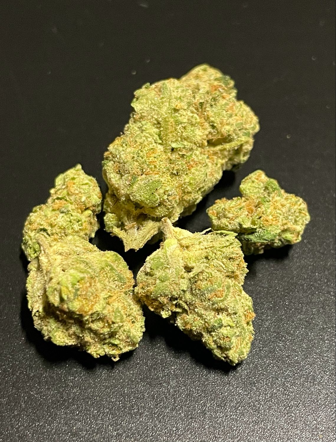 Flower: E85 THC: 27% (28)g Hybrid