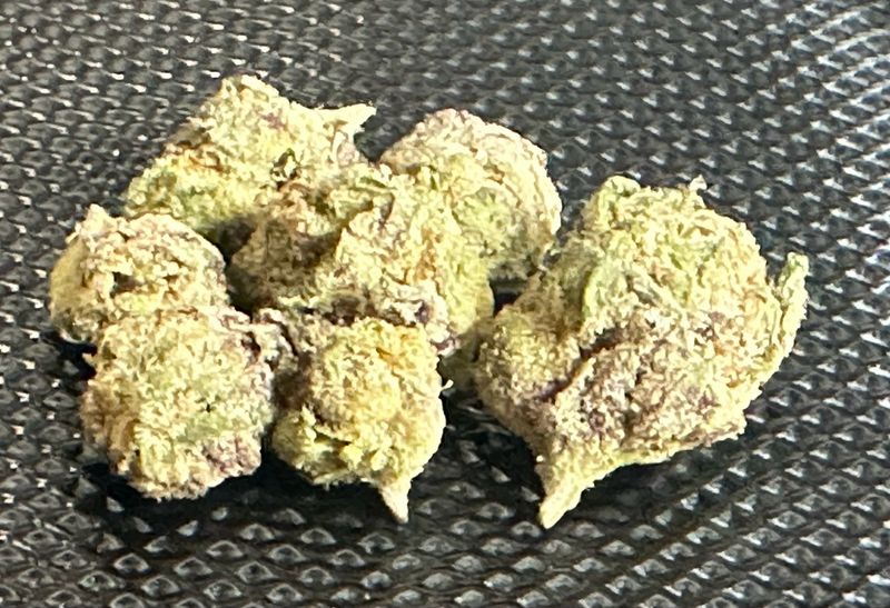 Flower: Blue Taffeez THC: 27% (3.5)g Hybrid
