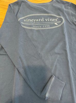 Vineyard Vines Long-Sleeved Surfboard Tee in Moonshine
