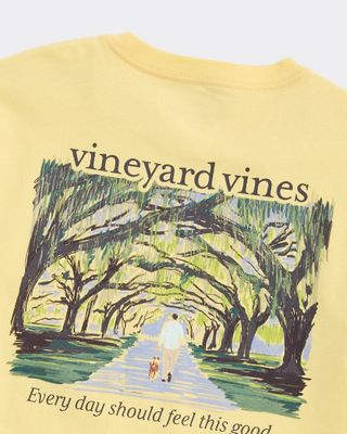 Vineyard Vines Under the Moss Scenic Short-Sleeve Pocket Tee in Lemon Meringue