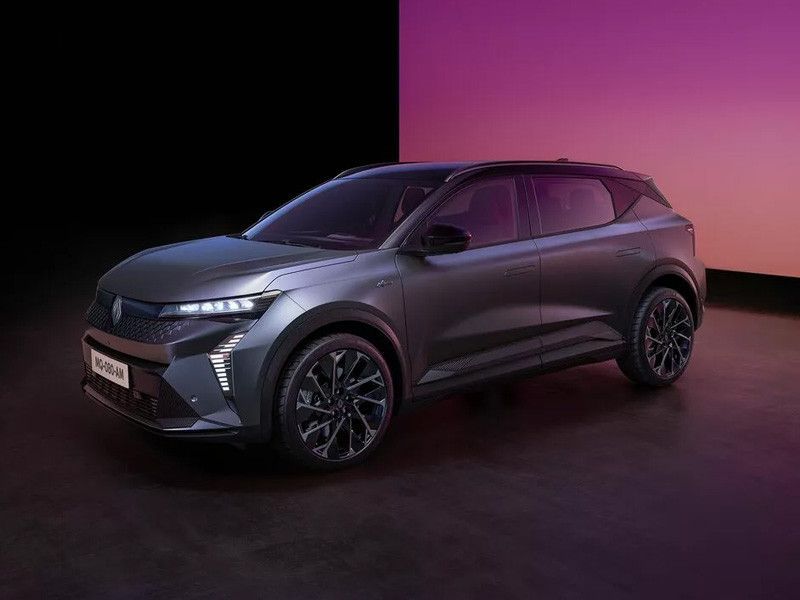 Renault Scénic de couleur grise