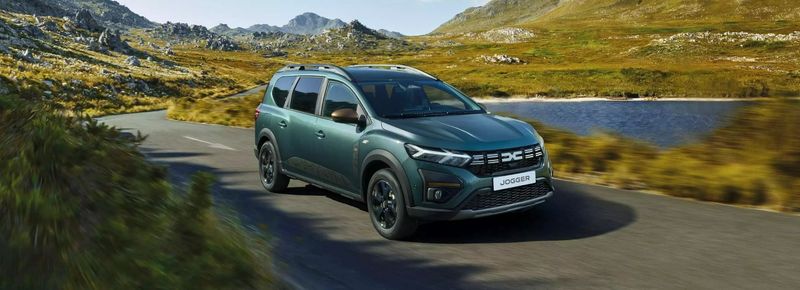 Dacia Jogger sur une route