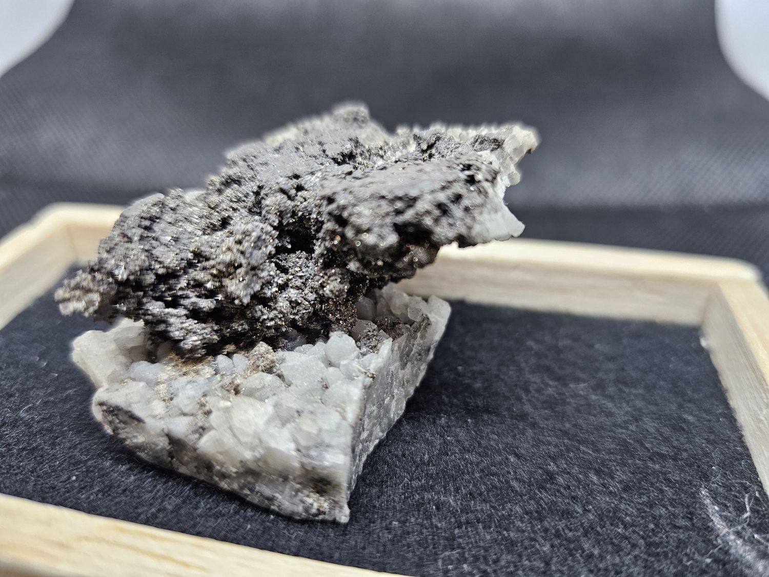 silver and gold wire in-between quartz plates specimen