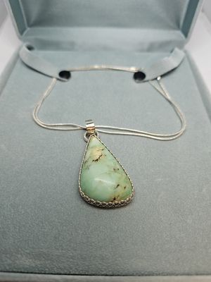 variscite pale set in silver pendant