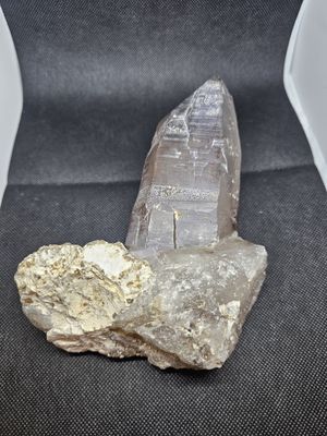 large smokey crystal 1065g