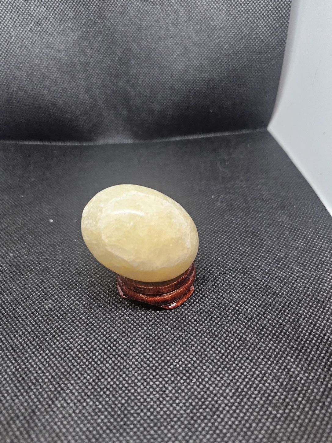 yellow calcite egg 40mm