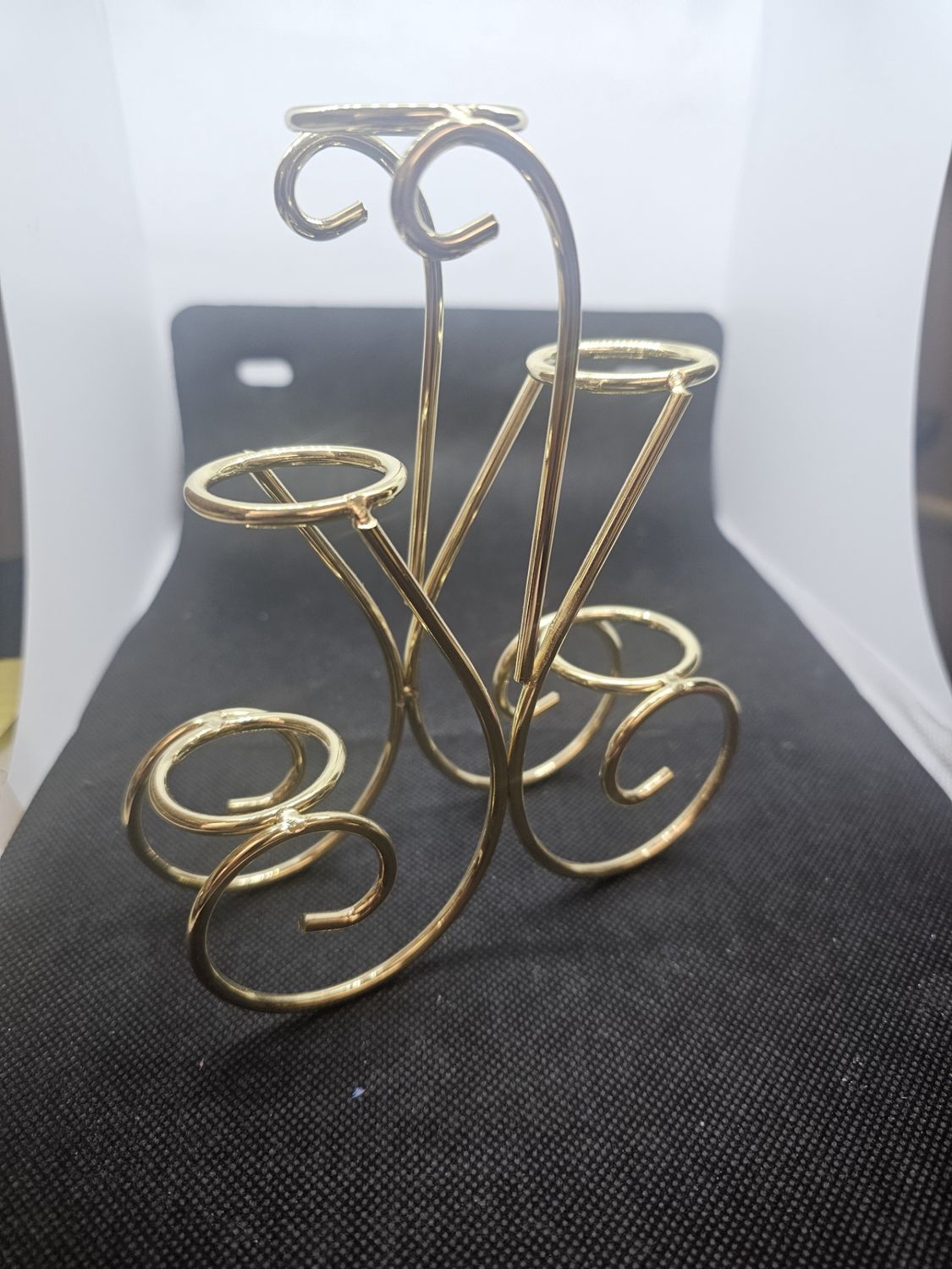 gold spere stand