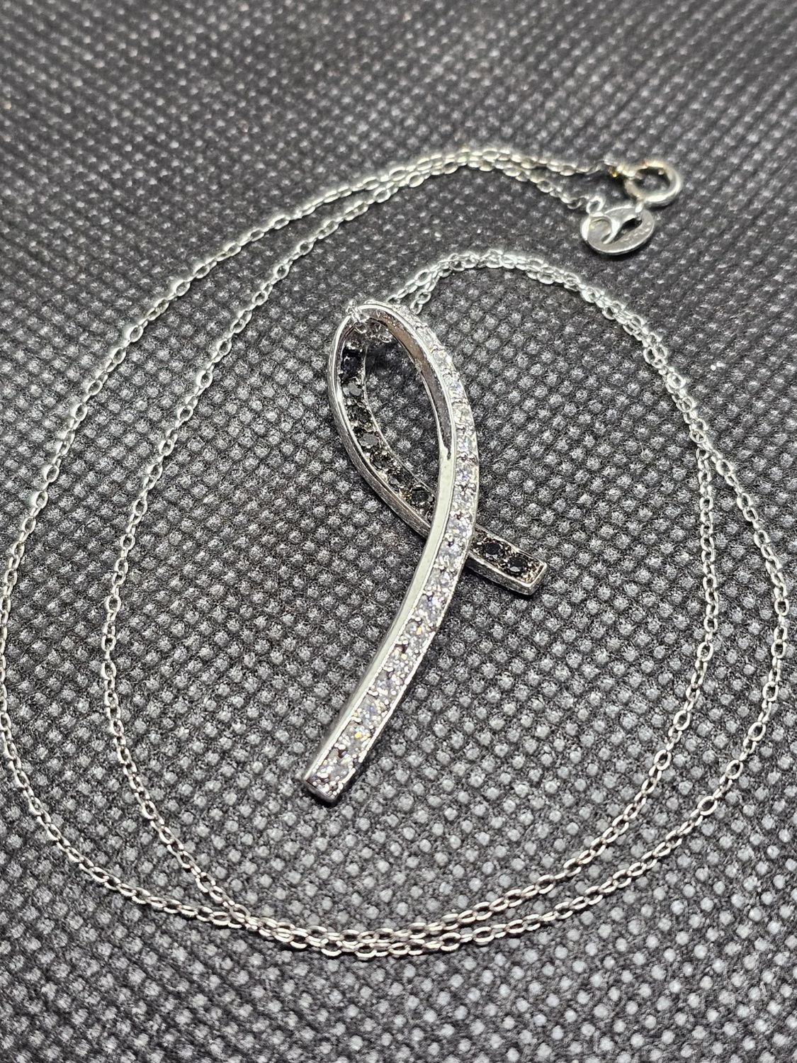 loop spinel necklace