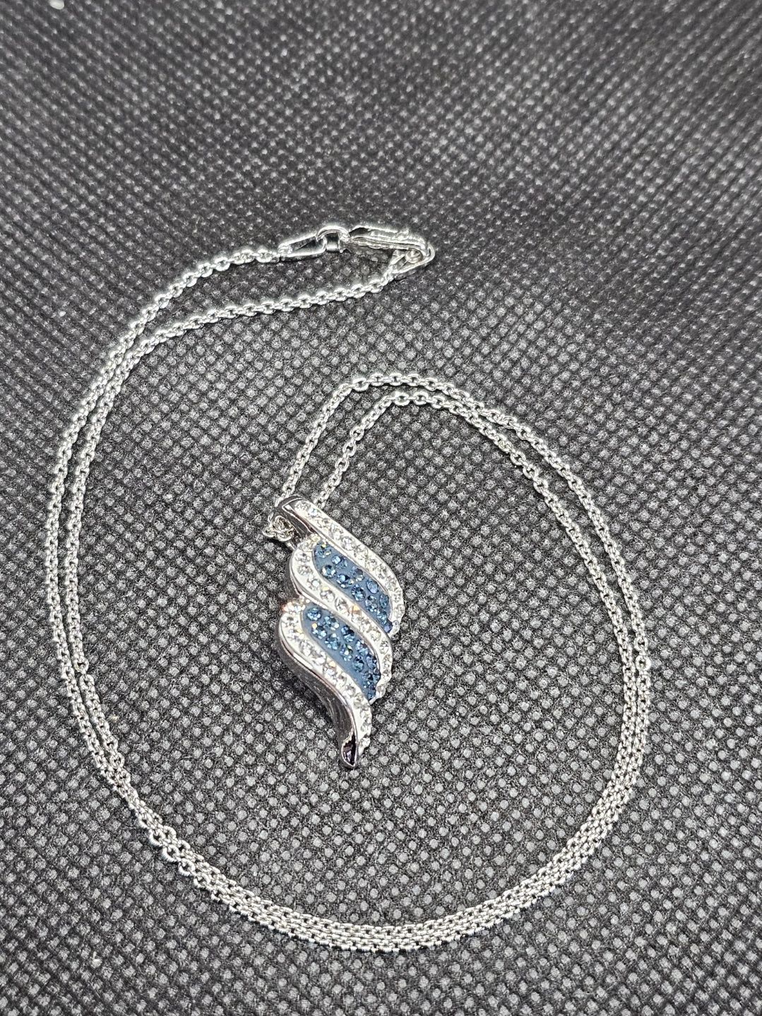 blue and white crystal wave necklace