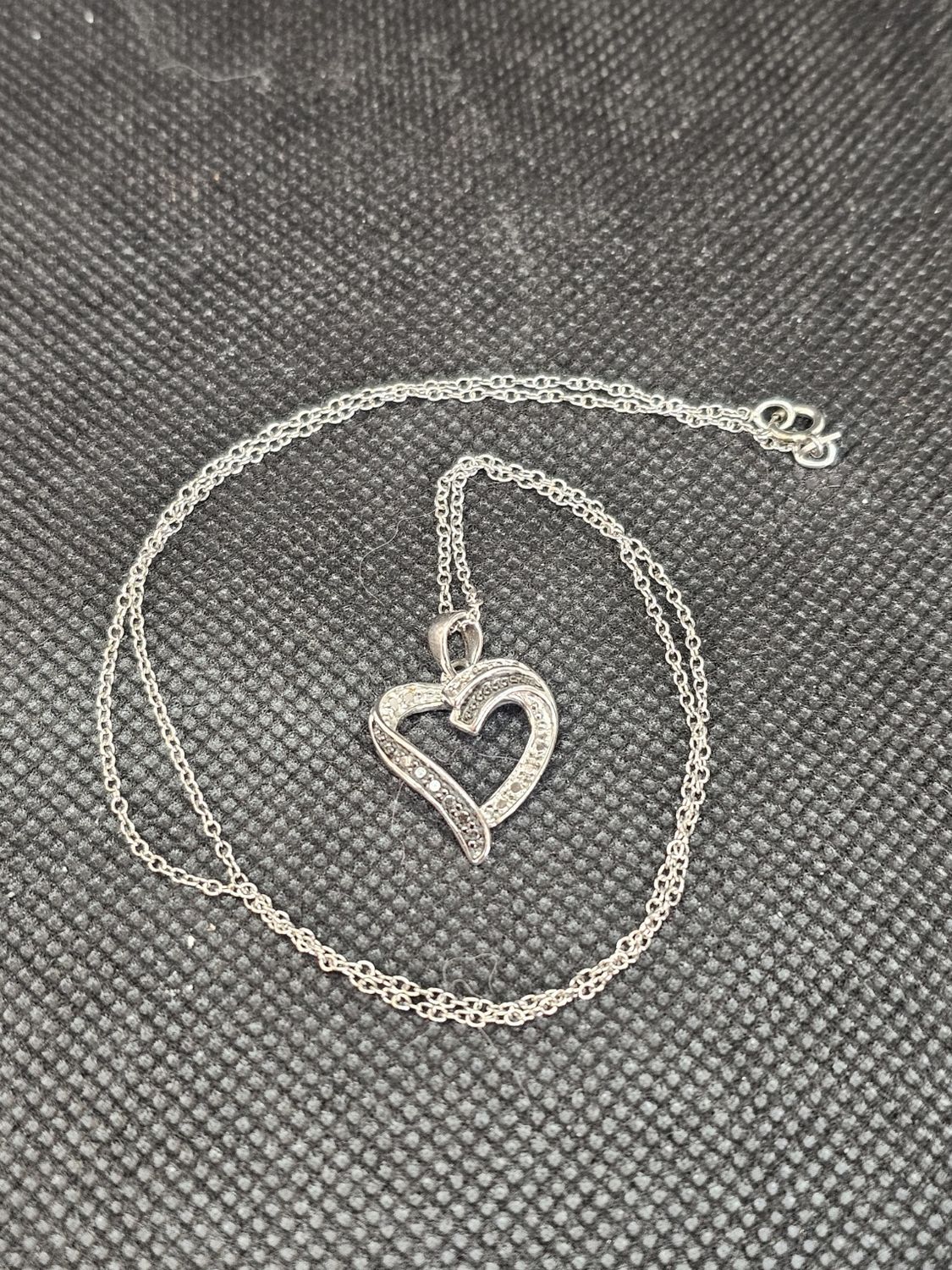 black and white 925 twist heart