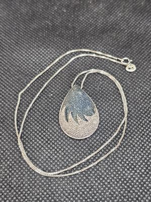 blue and white chip pear necklace