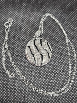 diamond chip round wave necklace