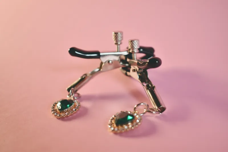 Crystal Heart Nip Clamp