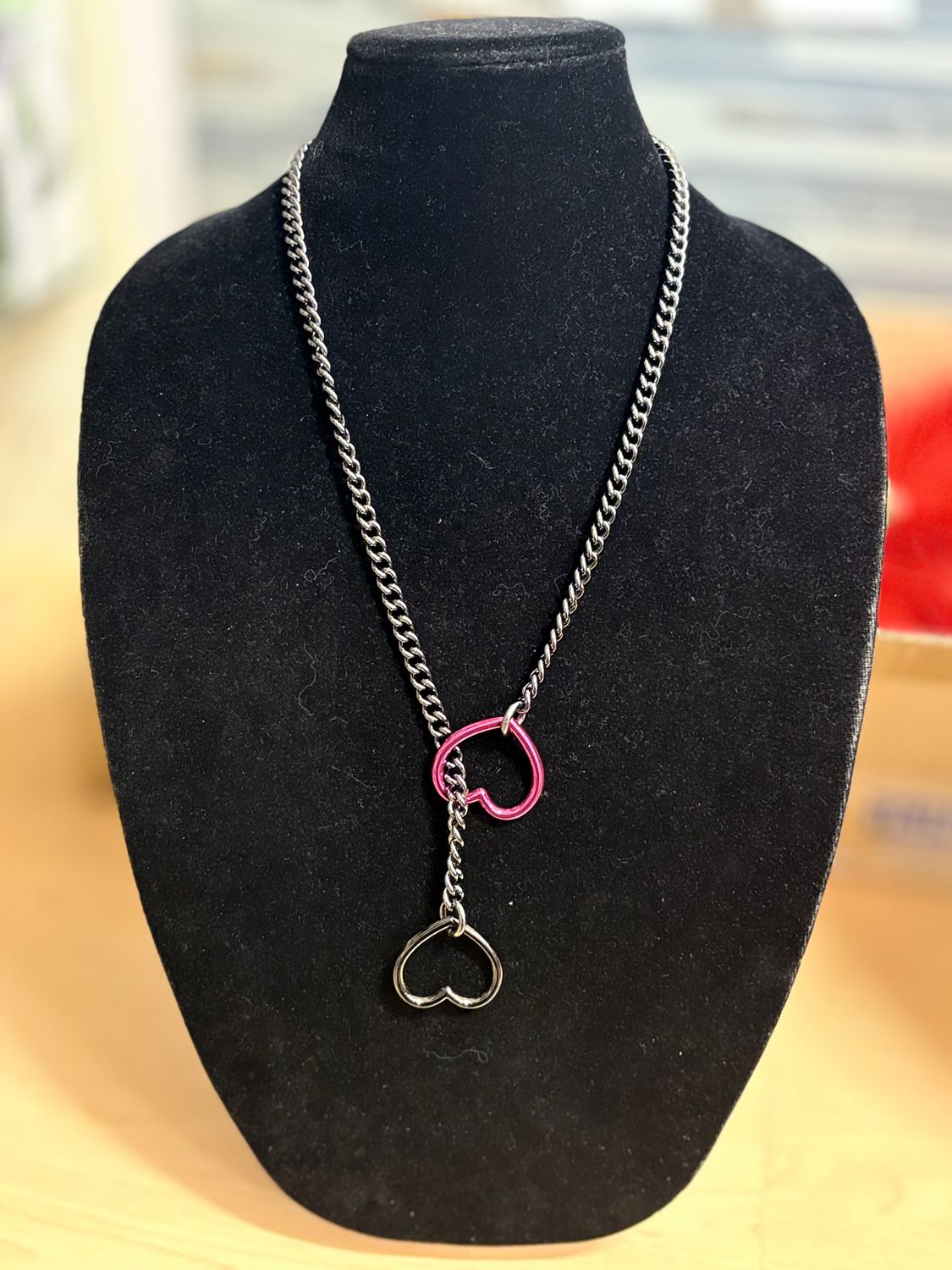Short Slip Chain Black/Black/Fuschia Heart