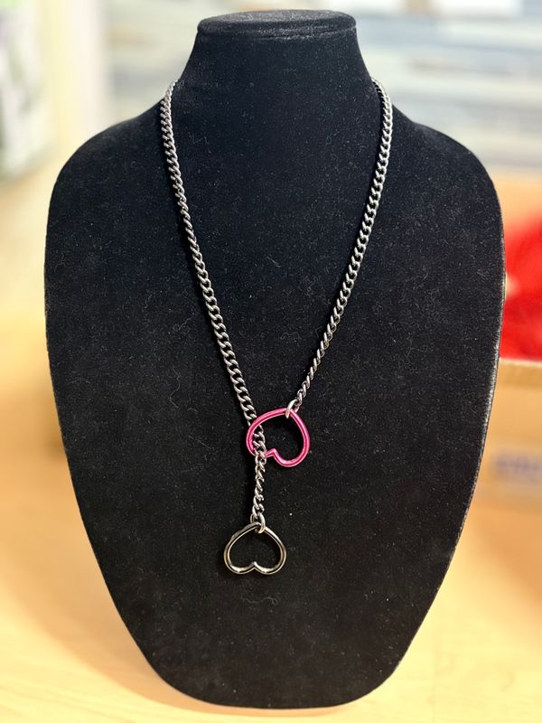 Short Slip Chain Black/Black/Fuschia Heart