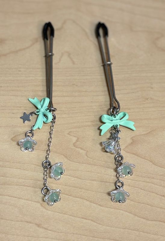 Tweezer Nip Clamp Sage Bow