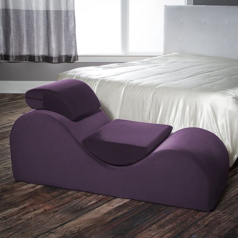 19535 Esse Valkyrie Chair Aubergine
