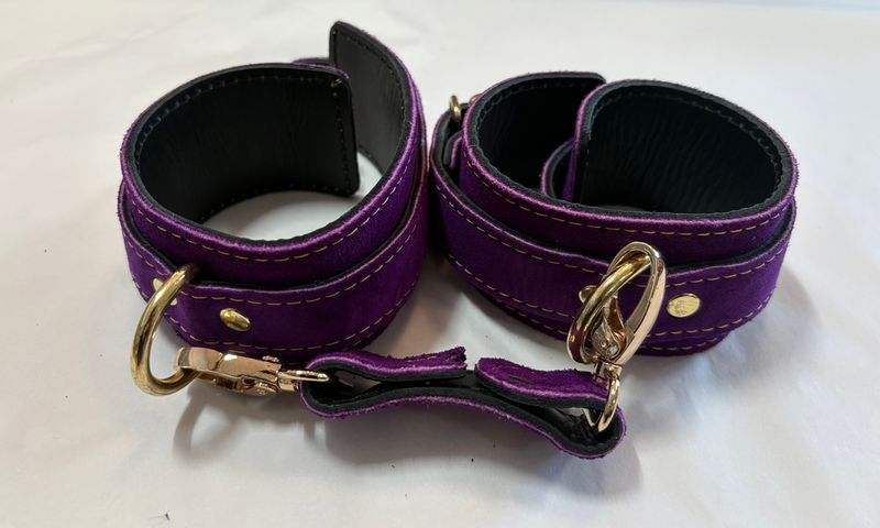 16625R Lana Suede Ankle Cuff Purple O/S