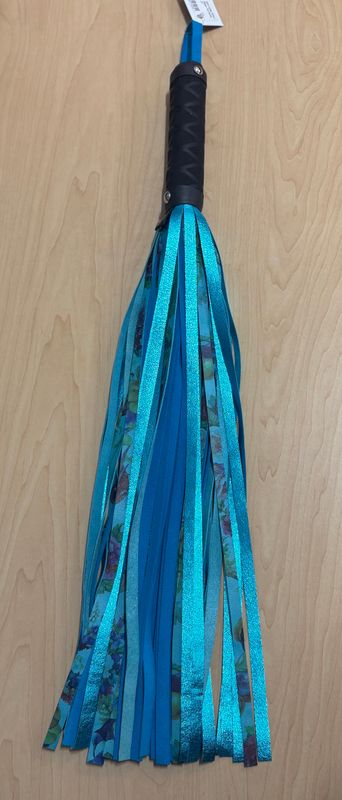 Light Leather W/Foil Flogger