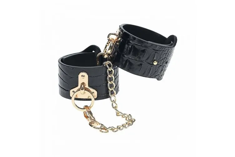 SHOTS-056740 Rome Handcuffs
