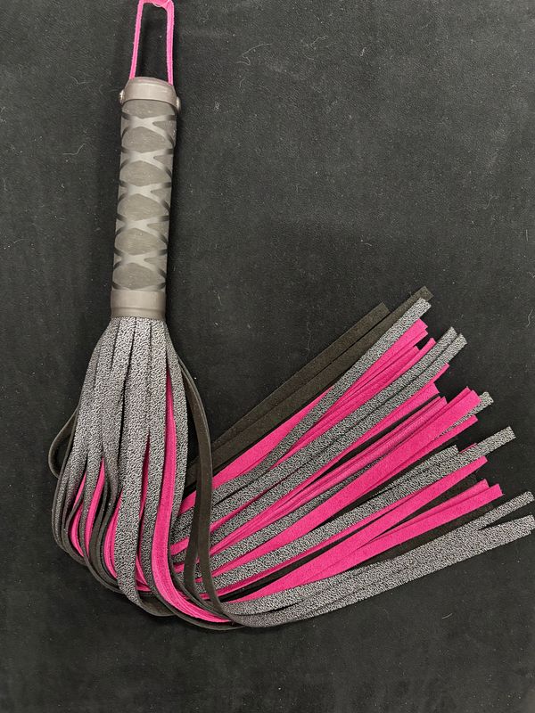 Sparkle Leather Flogger 