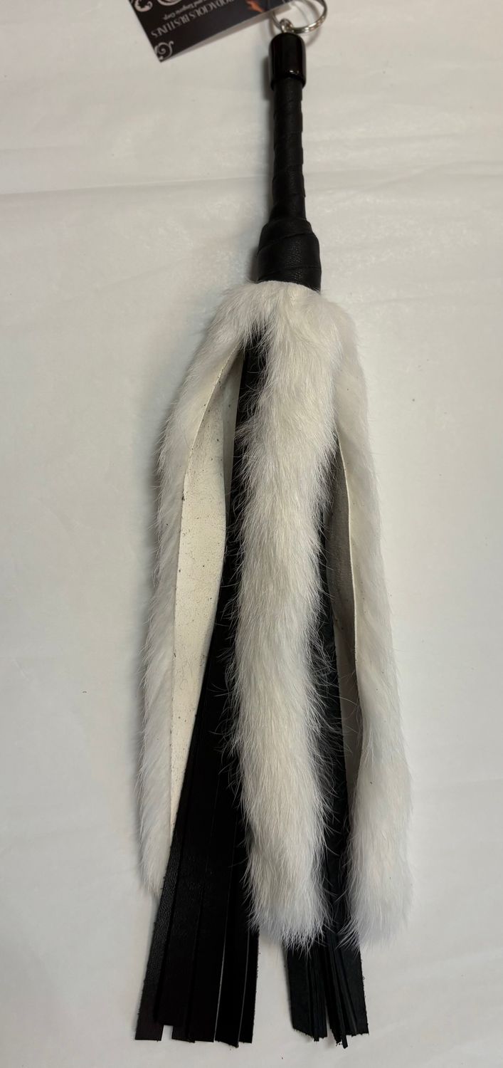 PACK-FL-5 12&quot; Fur/Leather Flogger White