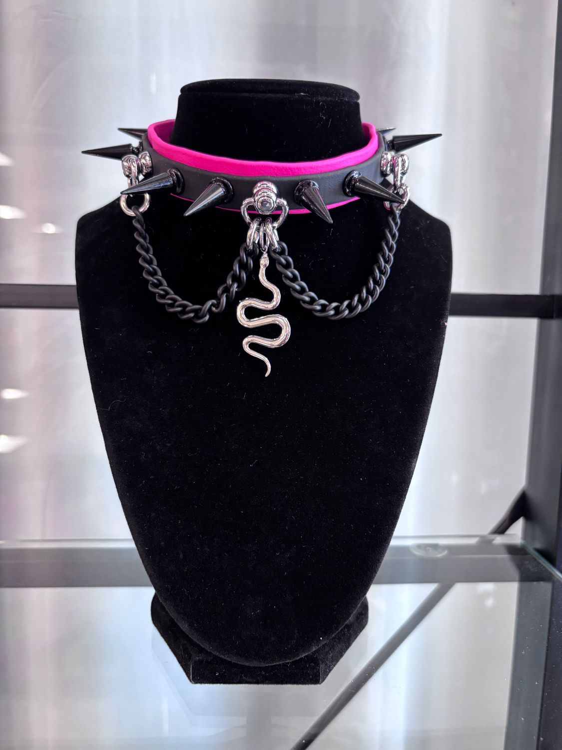 3/4in Bio Collar Pink/Black Snake Spike