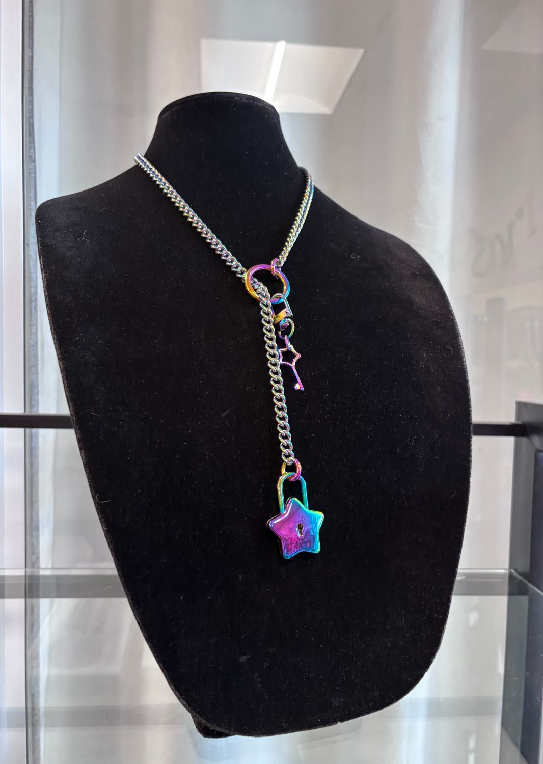 Slip Chain Rainbow Round W/ Lock