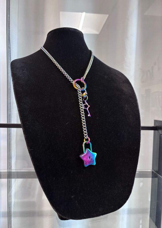 Slip Chain Rainbow Round W/ Lock