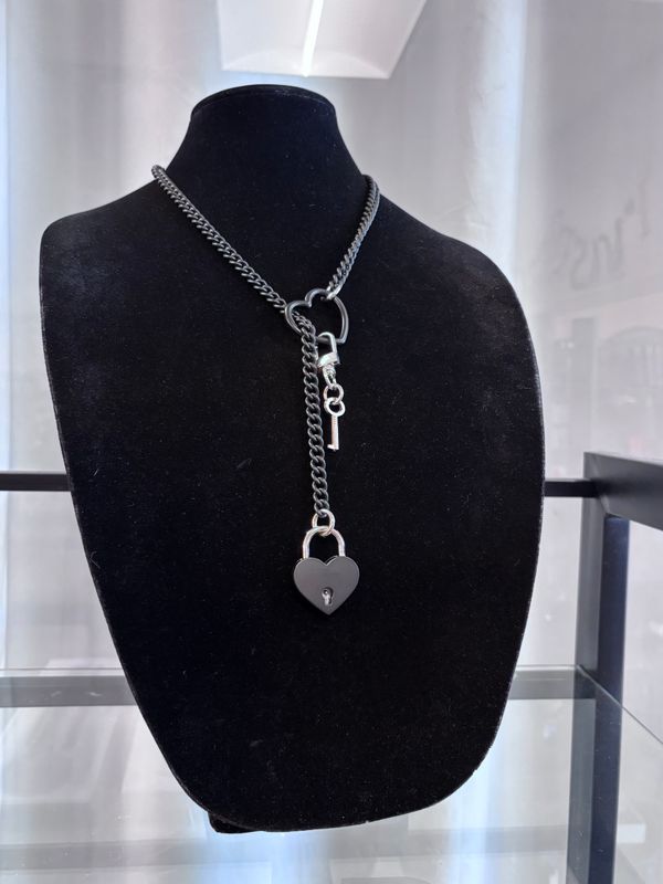 Slip Chain Black Heart W/ Lock