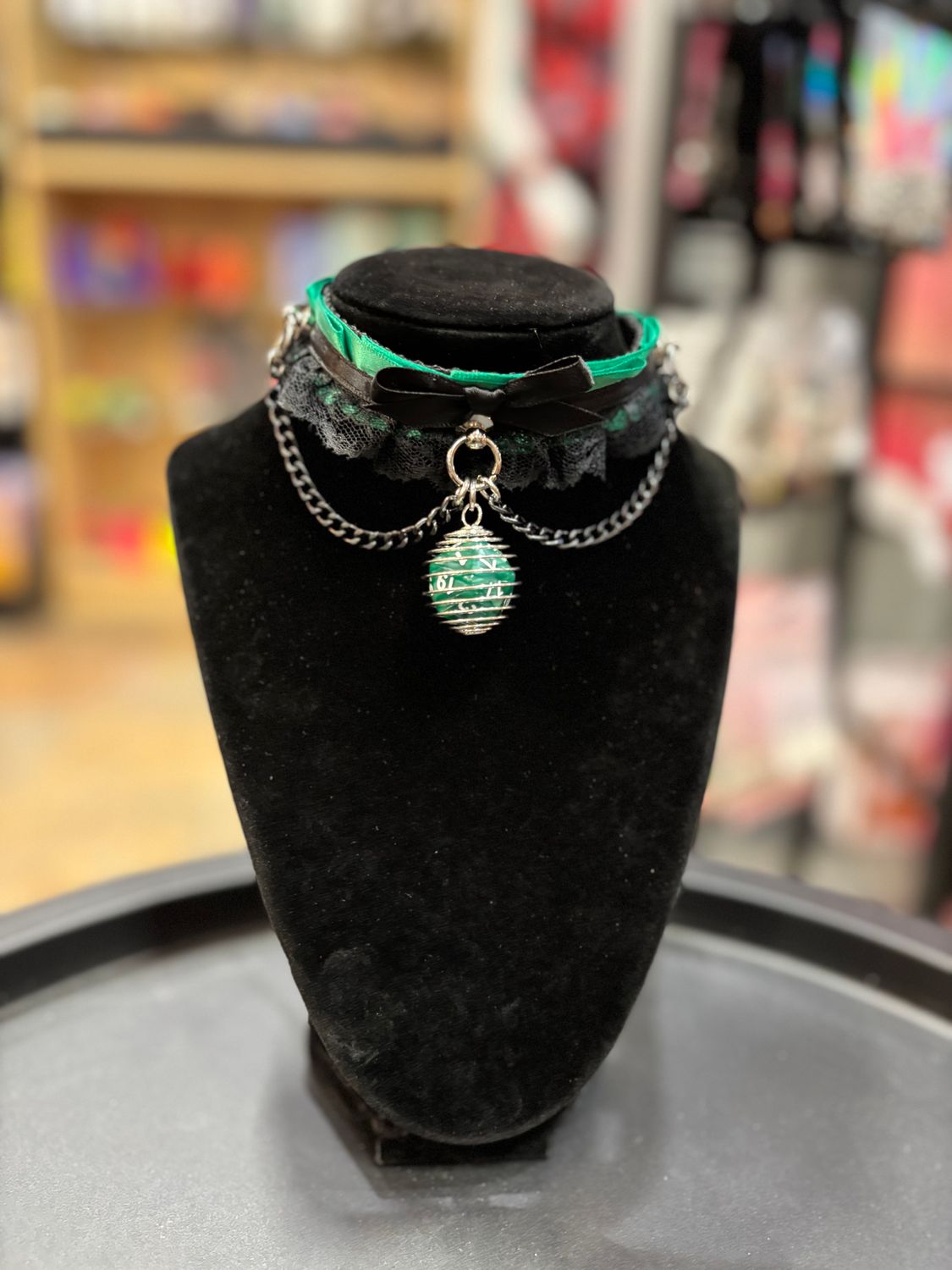 D&amp;D Lace Collar Green Chain