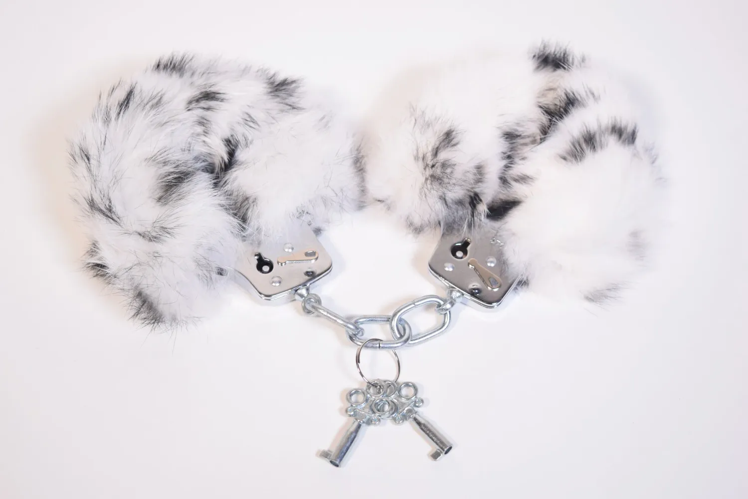 RS-95 Rabbit Handcuffs Snow Leo.