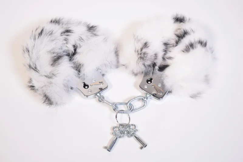 RS-95 Rabbit Handcuffs Snow Leo.