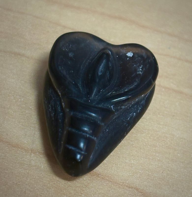 Mini Obsidian Vulva