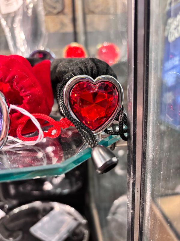 PL-H-9 Heavy Heart Plug Small/Medium Red